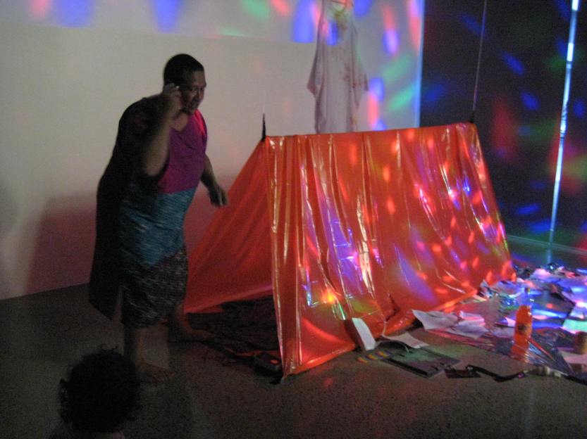 Tamata'i fai ata i totonu i fale mata'aga